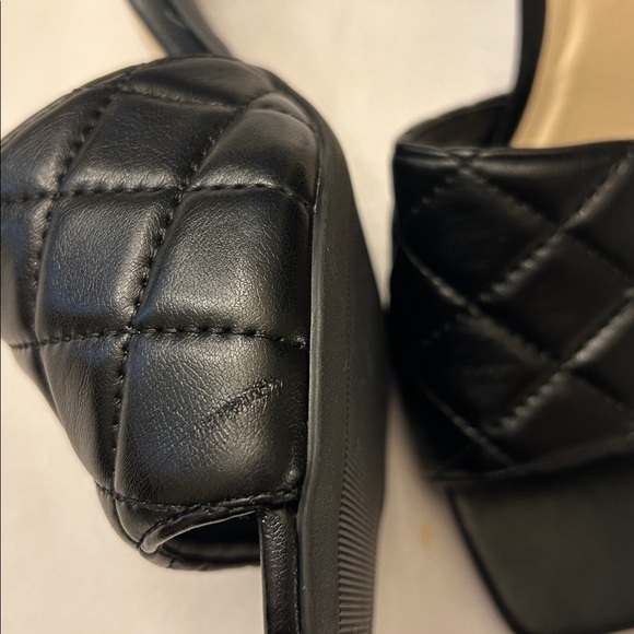 Rouge Helium Black Quilted Women's Slide Sandals
Size 8.5 Scratch on right shoe - Picture 5 of 8